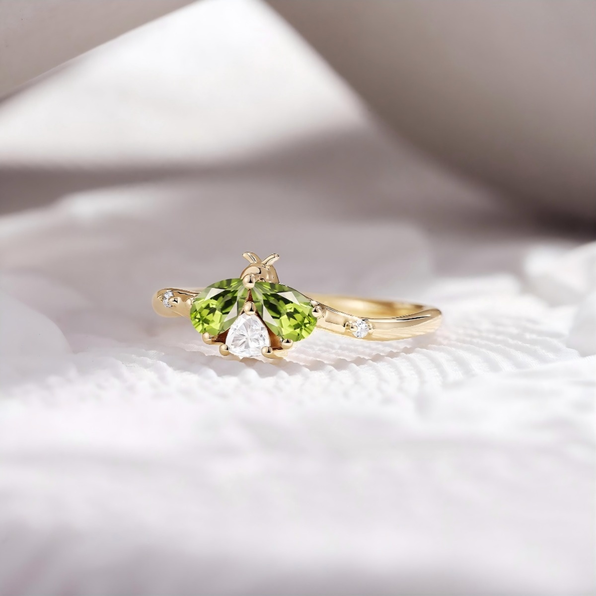 Men's Elegant Insect Motif Dainty Ring with Bee Design